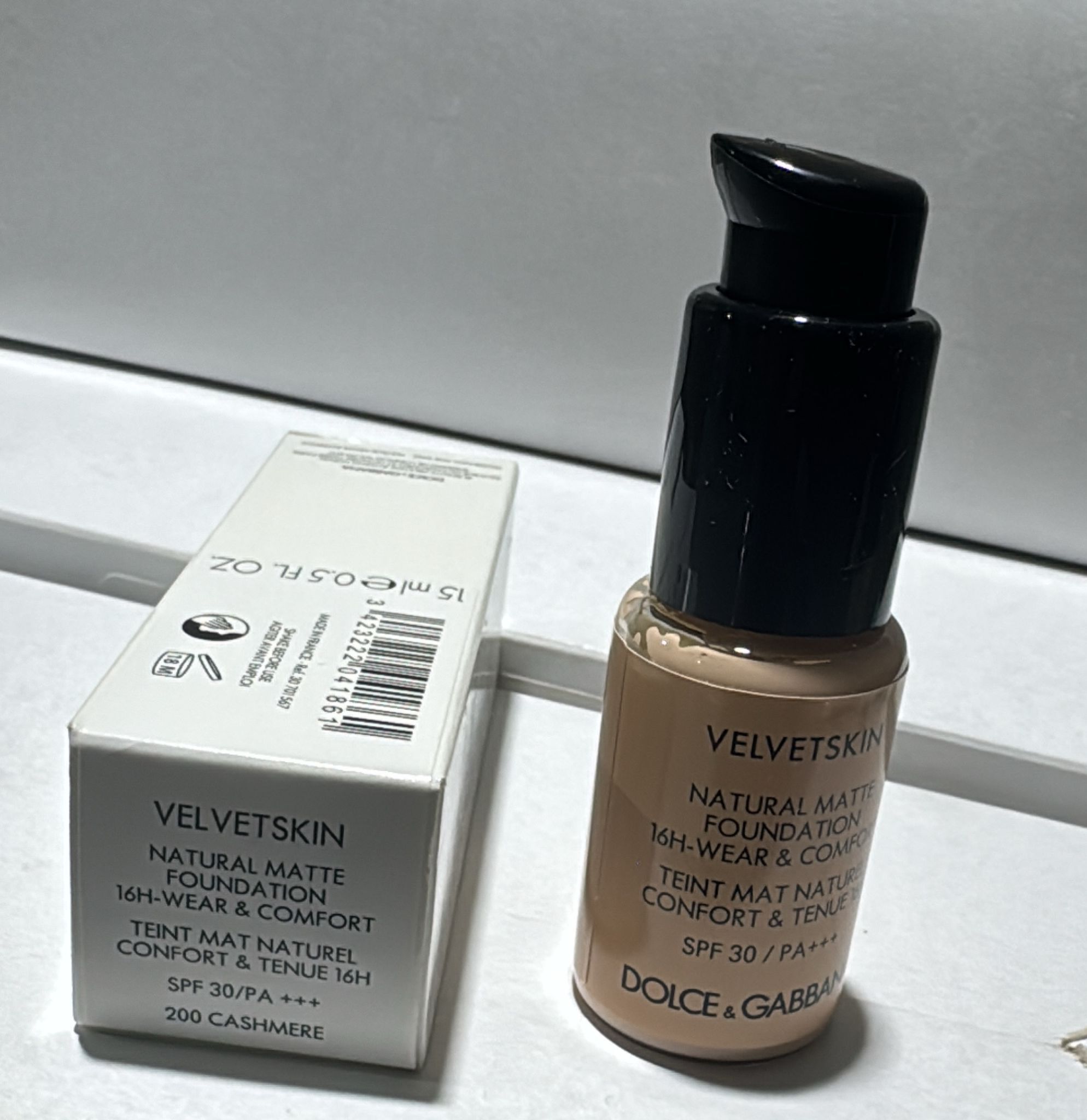 seph3911 كريم أساس دولتشي إي غابانا الجديد المخملي للبشرة، 15 مل - الصورة 1